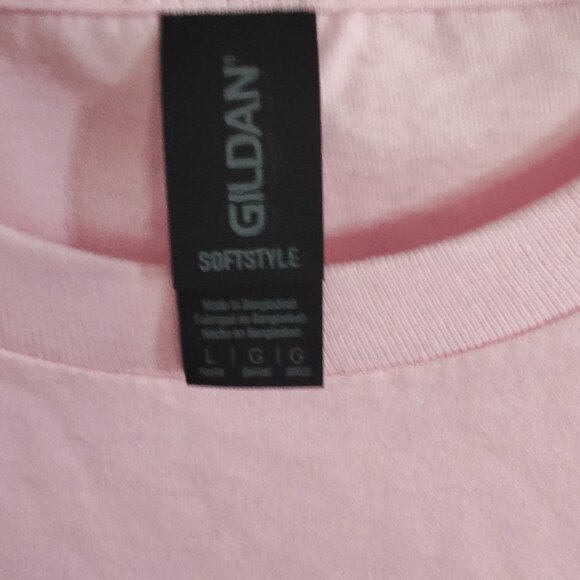 Gildan Softstyle Pink “OKAY” Graphic Tee – Size L – Casual Unisex T-Shirt - Picture 3 of 3